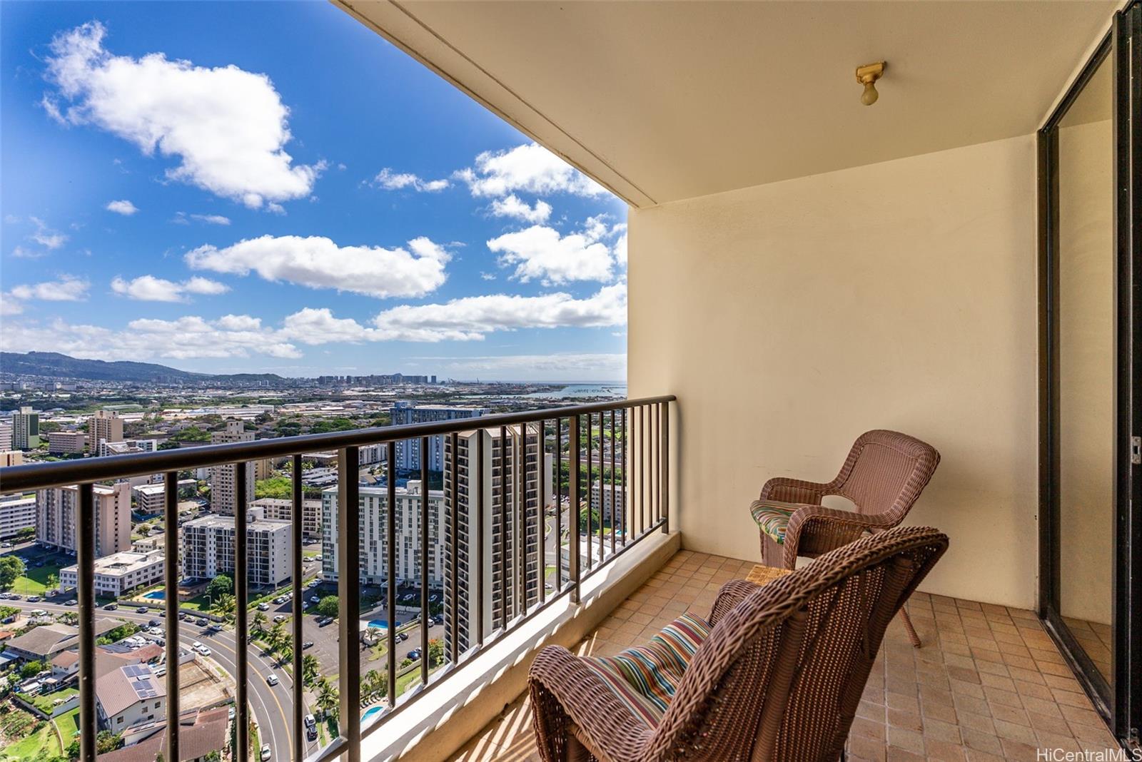 Franklin Towers condo # 35B, Honolulu, Hawaii - photo 18 of 25