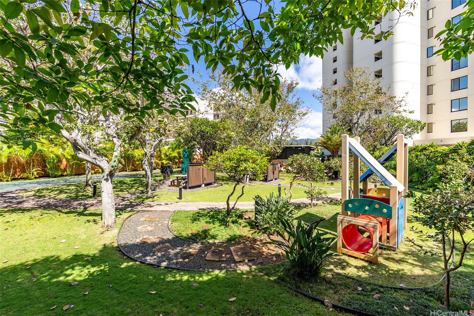 Franklin Towers condo # 35B, Honolulu, Hawaii - photo 21 of 25