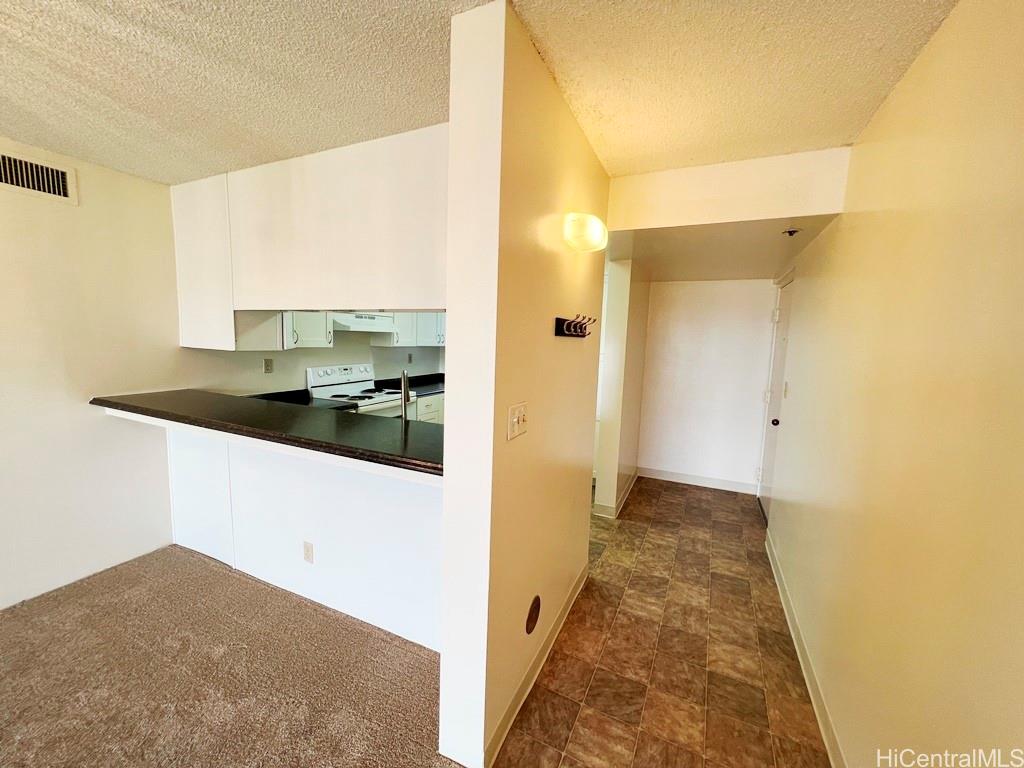 990 Ala Nanala St Honolulu - Rental - photo 2 of 25