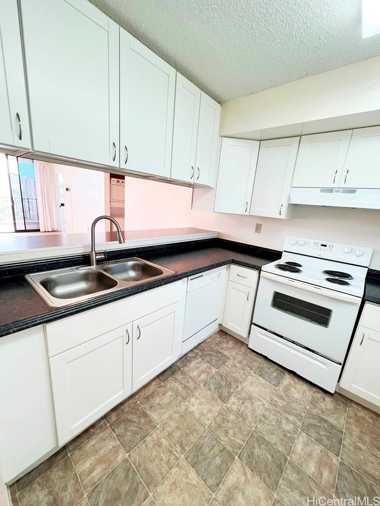 990 Ala Nanala St Honolulu - Rental - photo 4 of 25