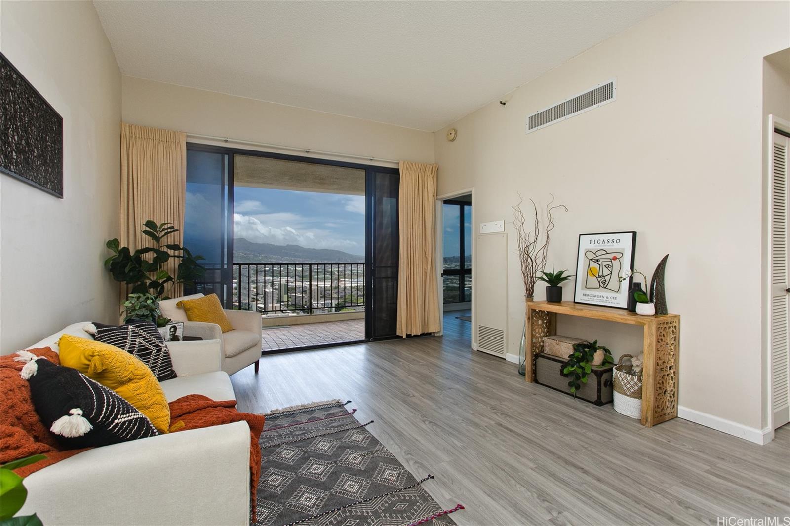 Franklin Towers condo # PHA, Honolulu, Hawaii - photo 3 of 21