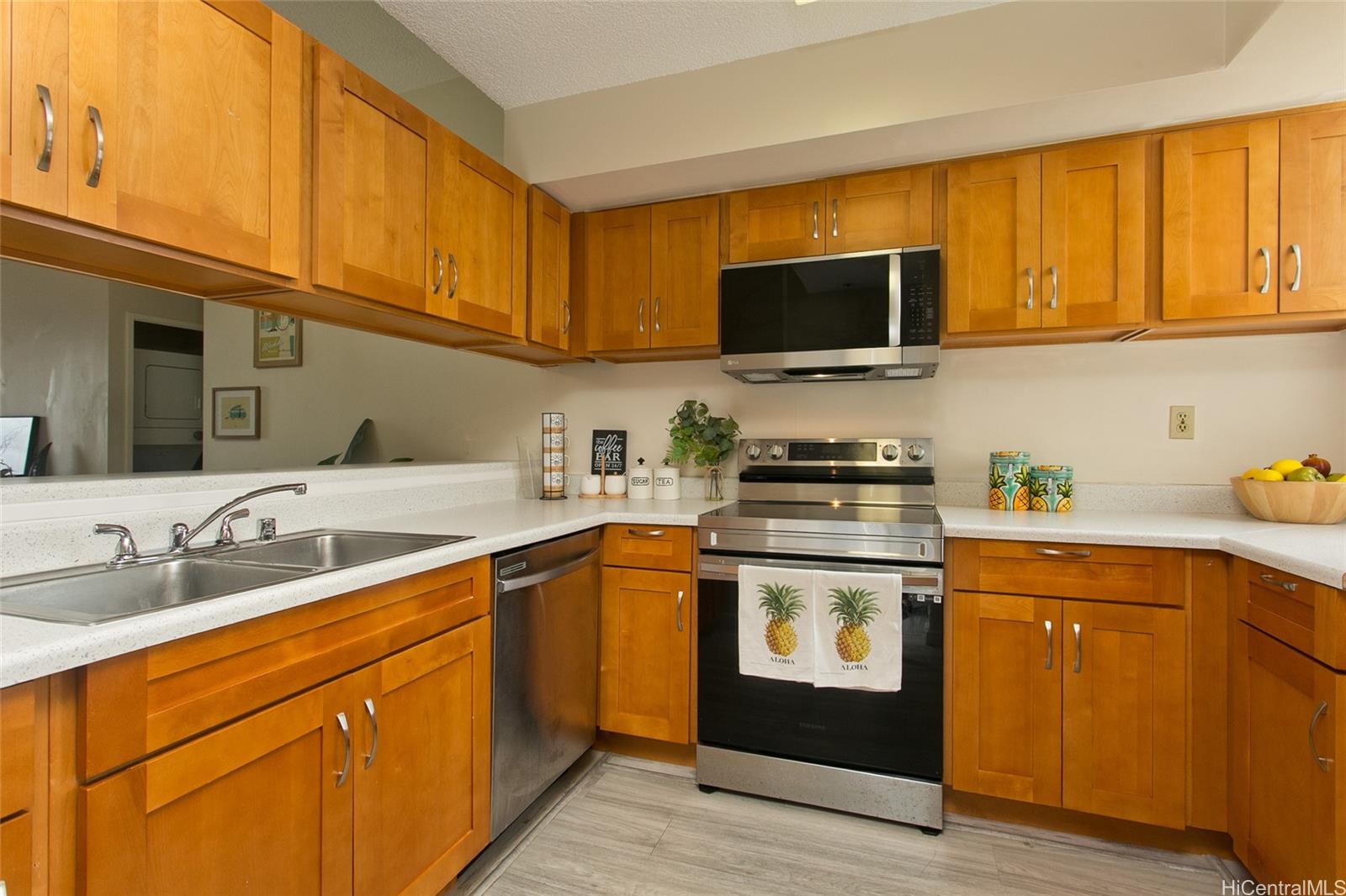 Franklin Towers condo # PHA, Honolulu, Hawaii - photo 4 of 21