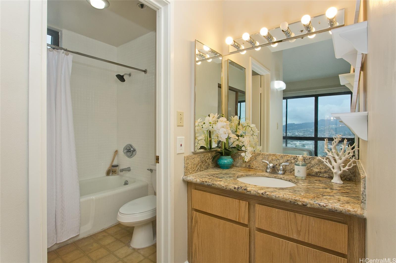 Franklin Towers condo # PHA, Honolulu, Hawaii - photo 9 of 21