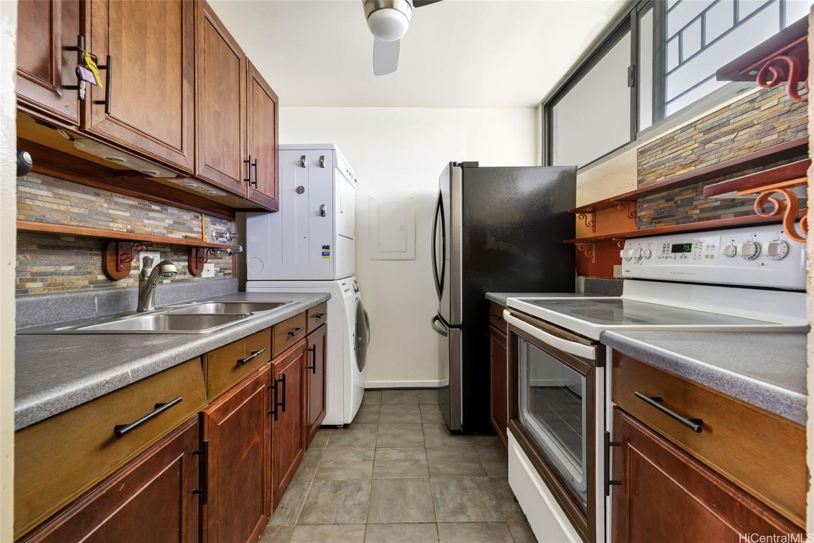 Centre Court condo # 702, Aiea, Hawaii - photo 2 of 11