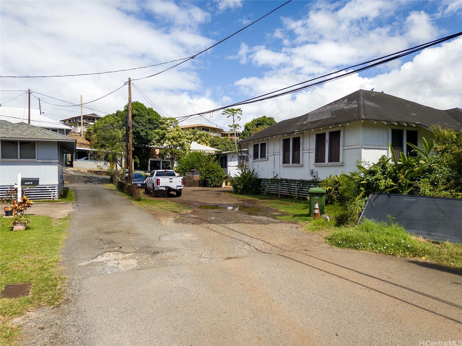 99-018 A  Kauhale Street Aiea Area, PearlCity home - photo 2 of 8