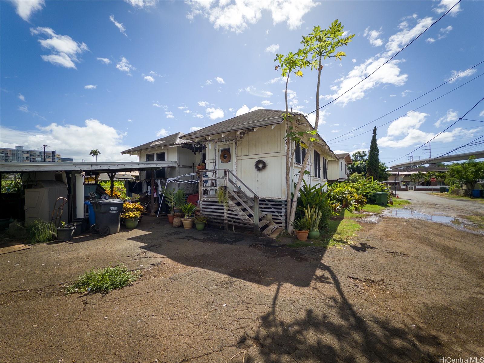 99-018 A  Kauhale Street Aiea Area, PearlCity home - photo 4 of 8