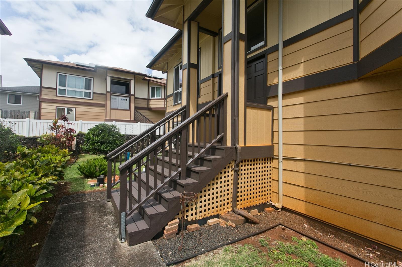 99-1319  Aiea Heights Dr Aiea Heights, PearlCity home - photo 2 of 14