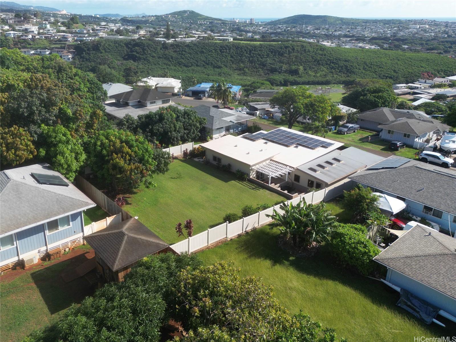 99-136  Kihewa Place Aiea Heights, PearlCity home - photo 4 of 25