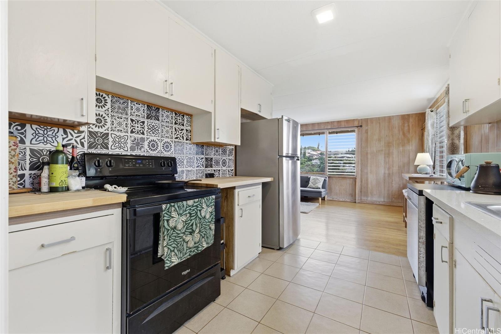 99-139 B  Napuanani Road Aiea Heights, PearlCity home - photo 3 of 12