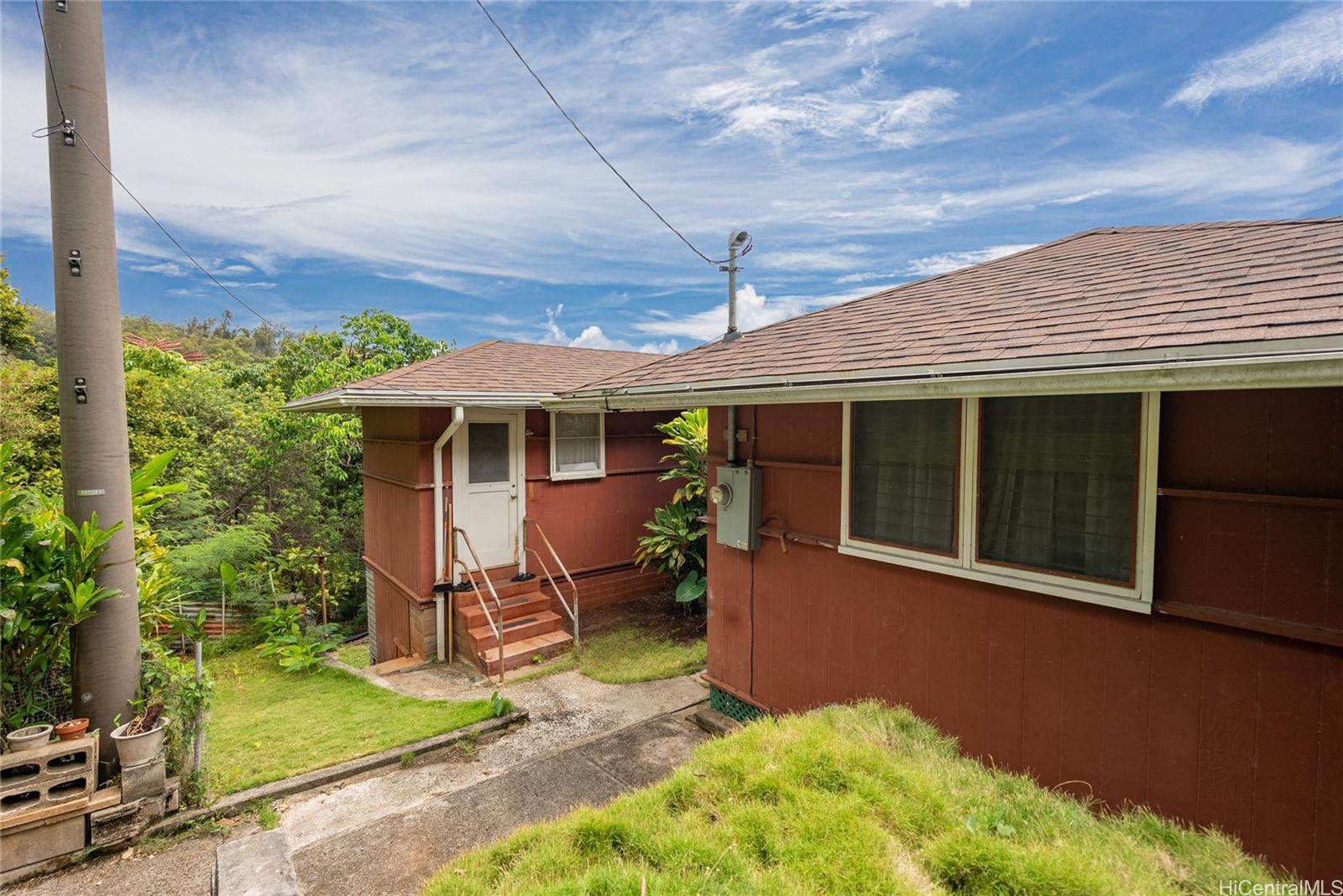 99-1769  Hoapono Place Aiea Heights, PearlCity home - photo 3 of 10