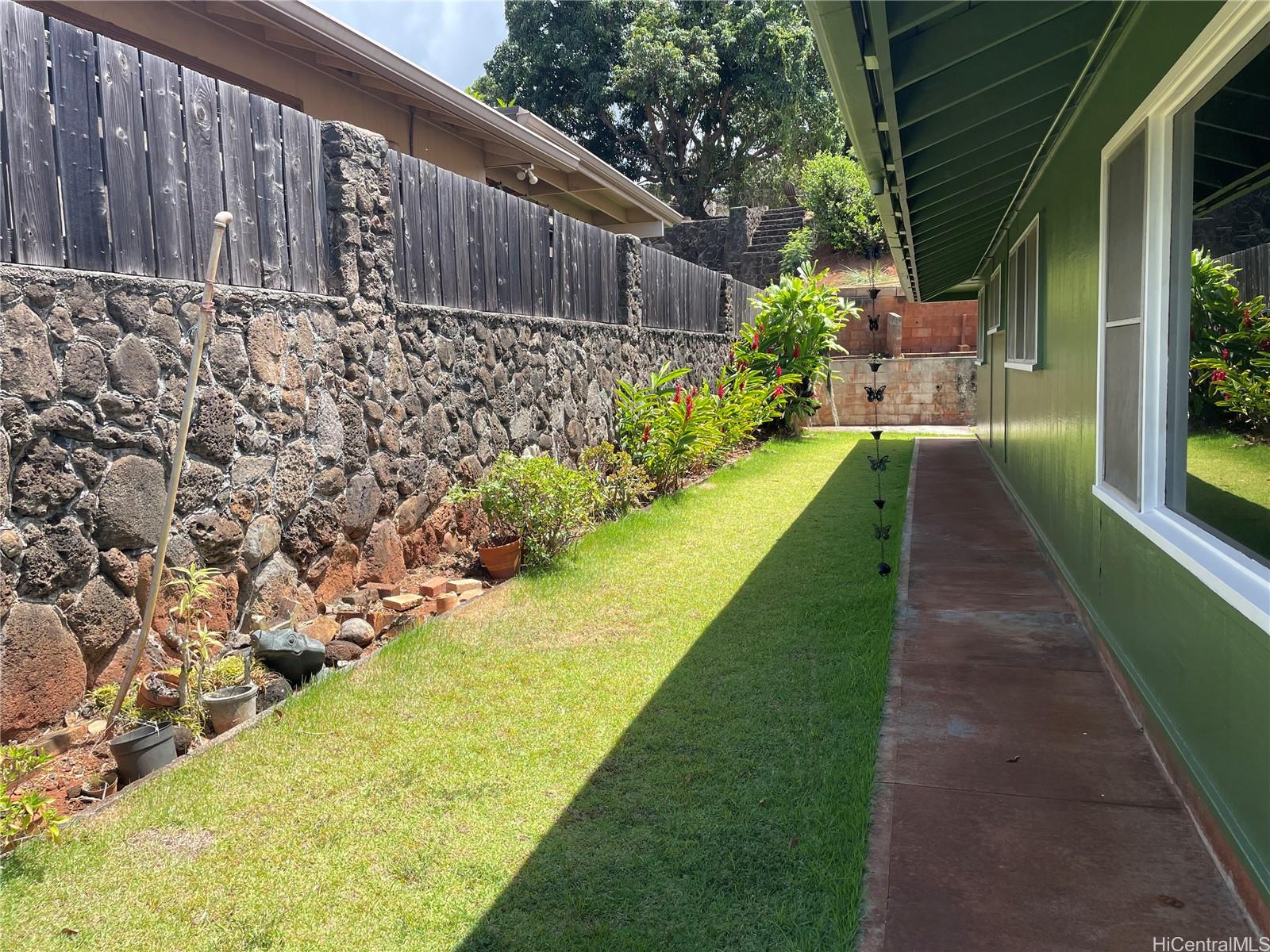99-2 Kaamilo Street Aiea - Rental - photo 3 of 7