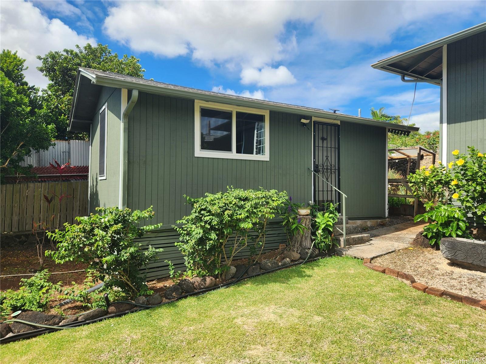 99-251  Iini Way Aiea Heights, PearlCity home - photo 18 of 25