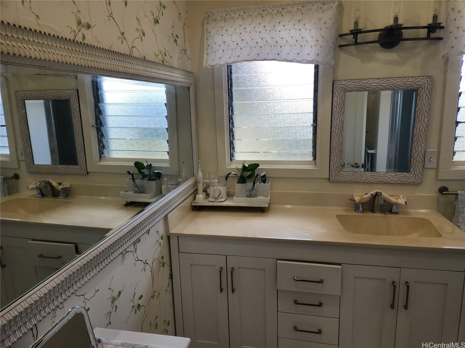 99-251  Iini Way Aiea Heights, PearlCity home - photo 7 of 25