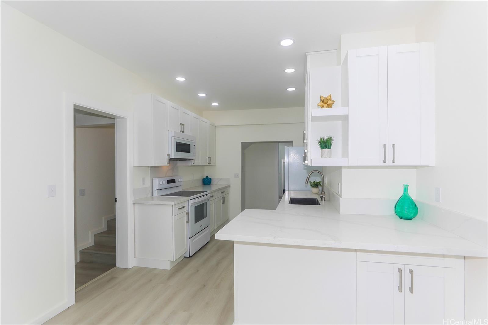 99-349  Aheahe Street Aiea Heights, PearlCity home - photo 5 of 25