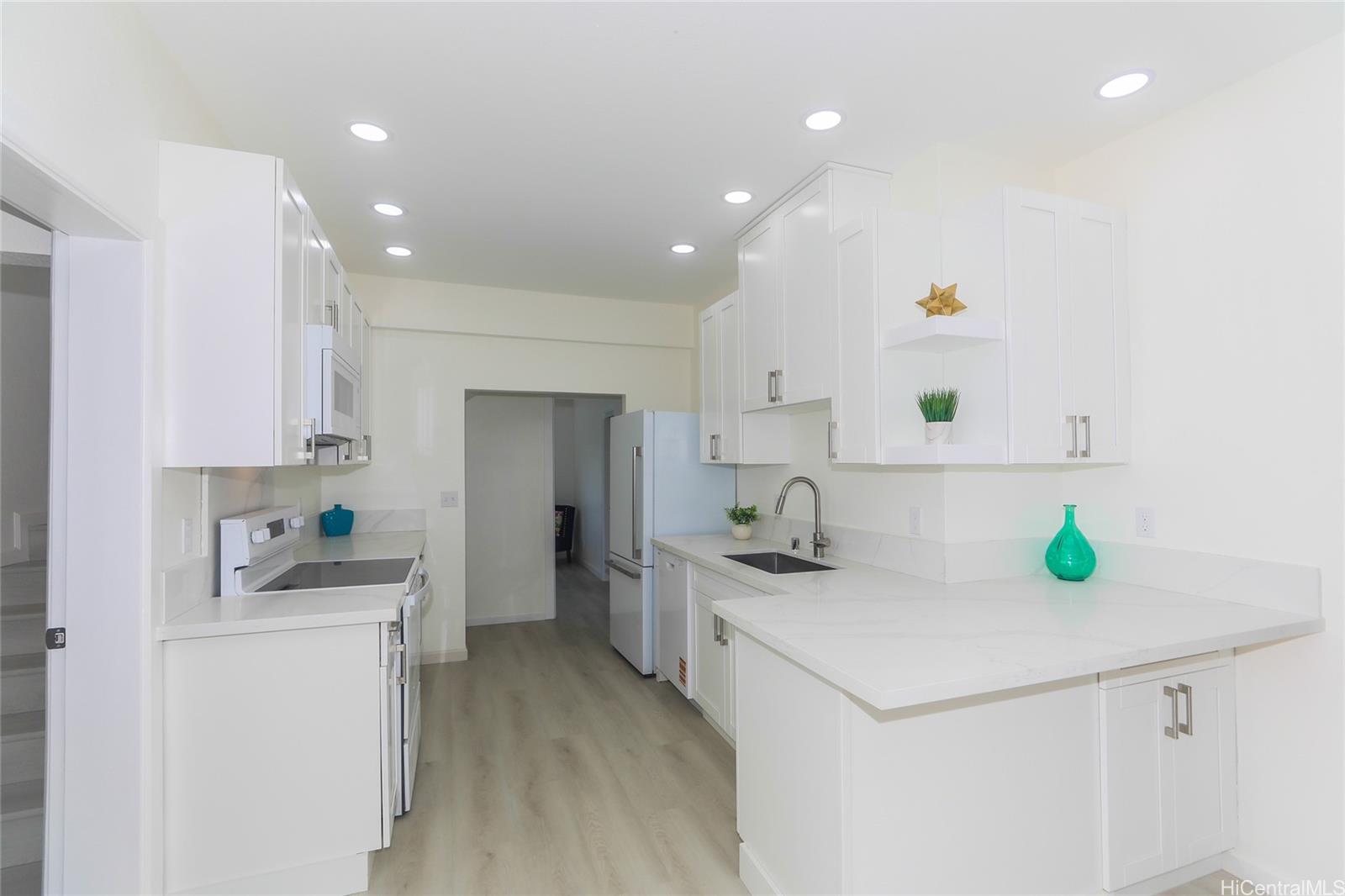 99-349  Aheahe Street Aiea Heights, PearlCity home - photo 6 of 25