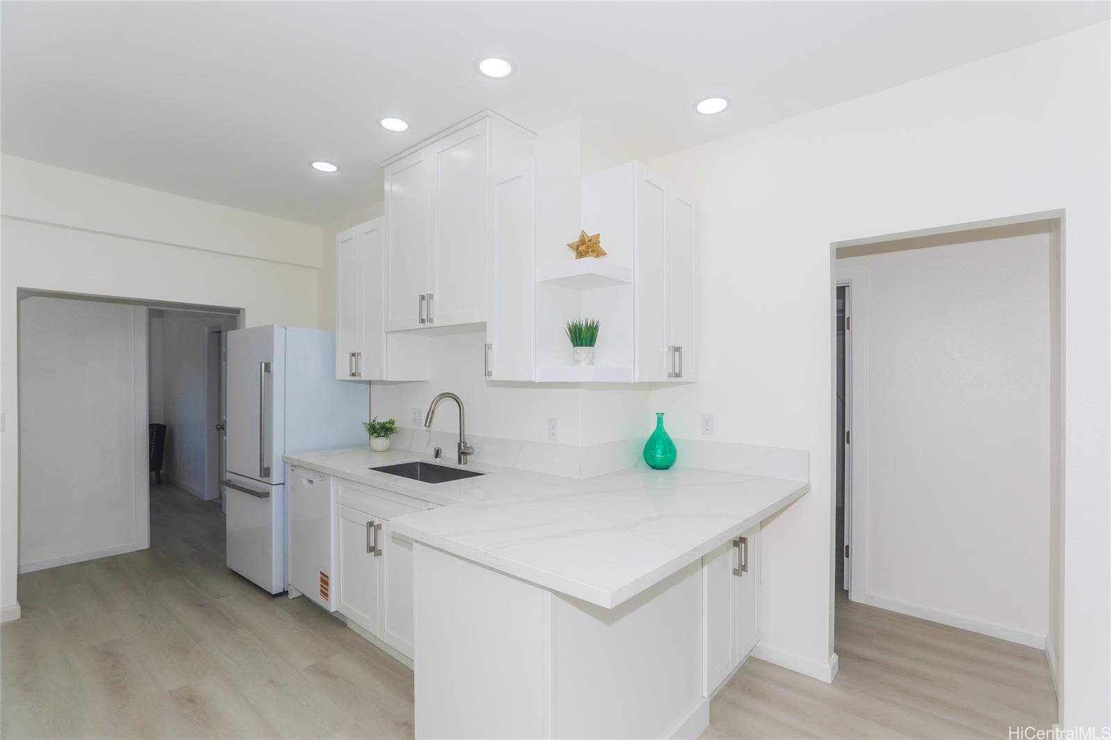 99-349  Aheahe Street Aiea Heights, PearlCity home - photo 7 of 25