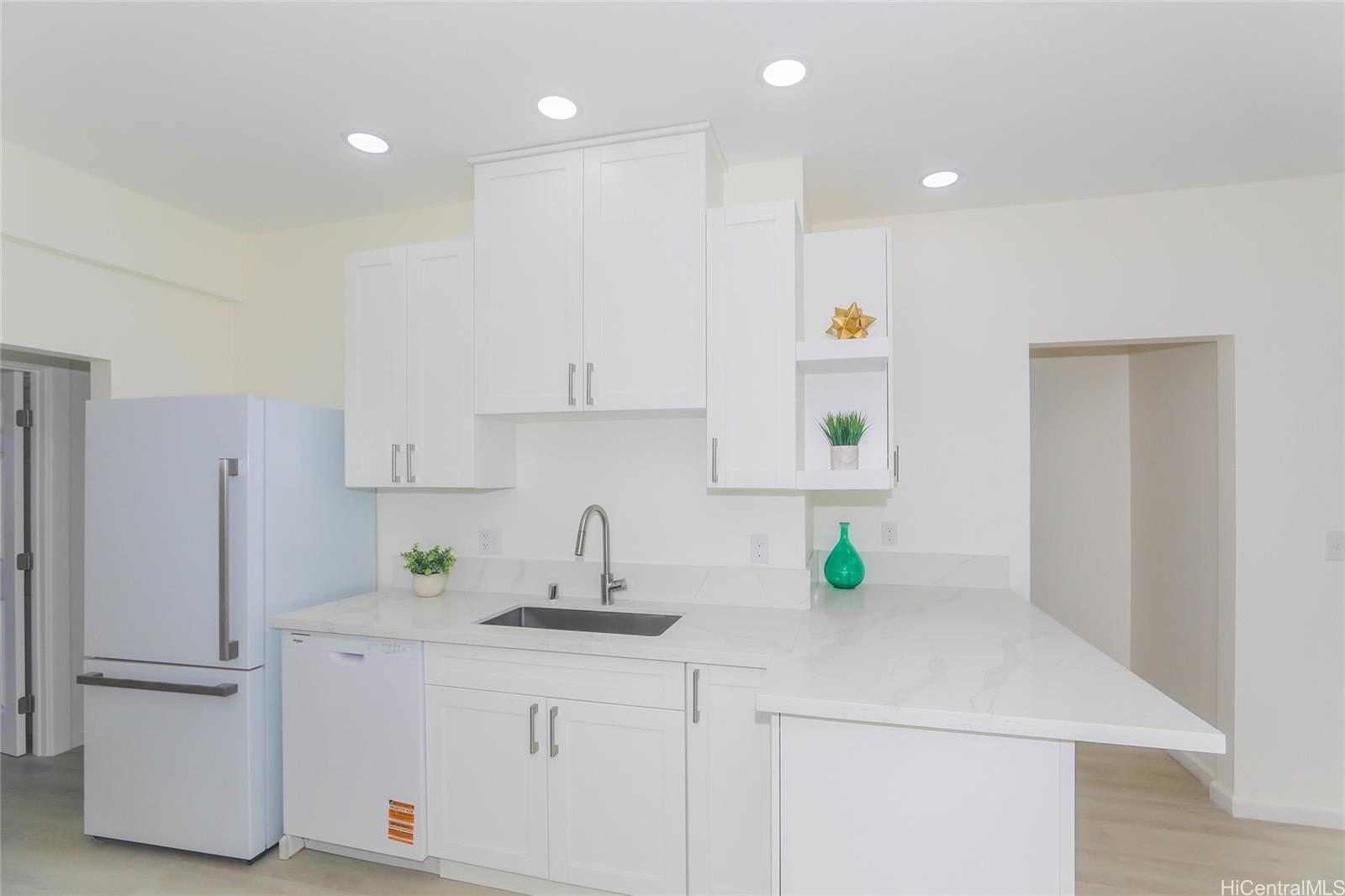 99-349  Aheahe Street Aiea Heights, PearlCity home - photo 8 of 25