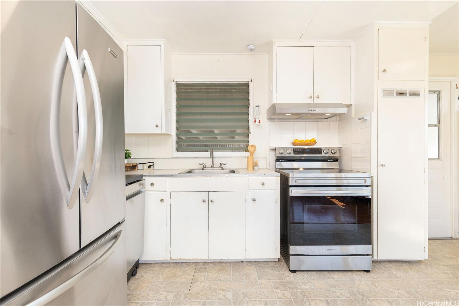 99-354  Honohono Street Aiea Heights, PearlCity home - photo 7 of 20