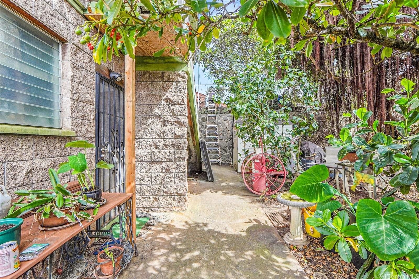 99-402  Aiealani Place Halawa Heights, PearlCity home - photo 18 of 25