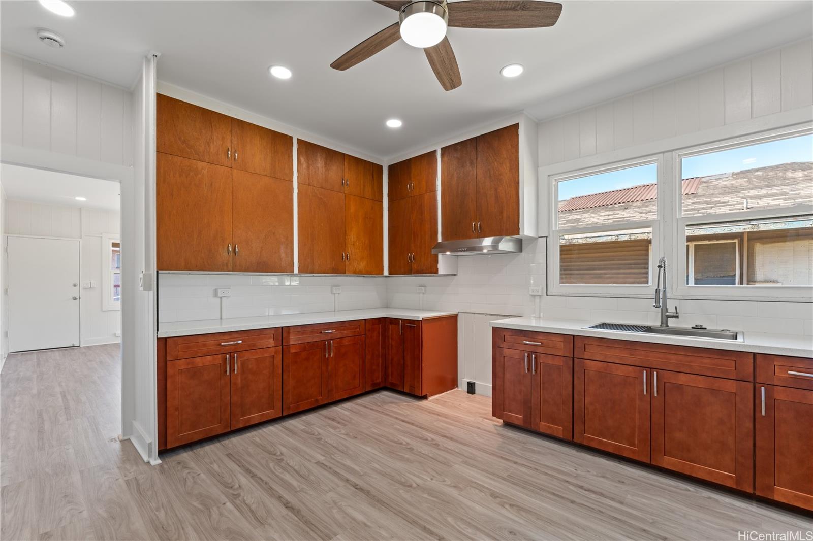 99-42  Kauhale Street Aiea Area, PearlCity home - photo 8 of 25