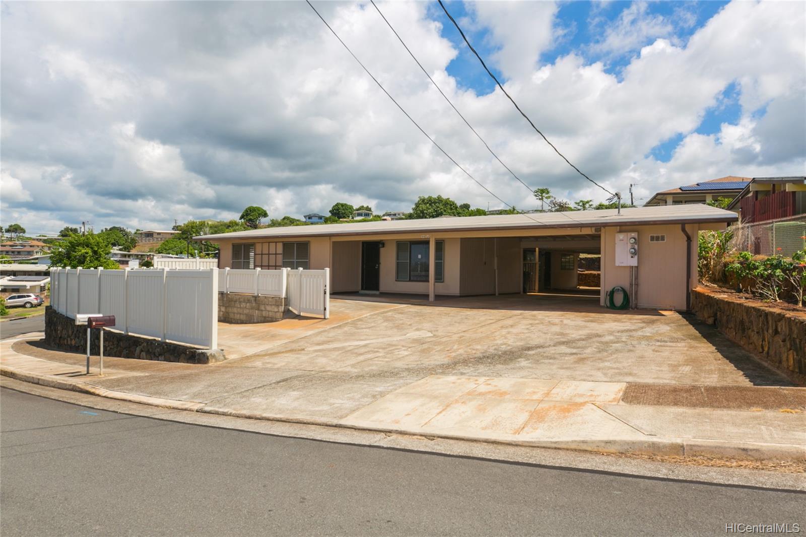99510 Iwaiwa Street , Aiea, Hi 96701 Halawa