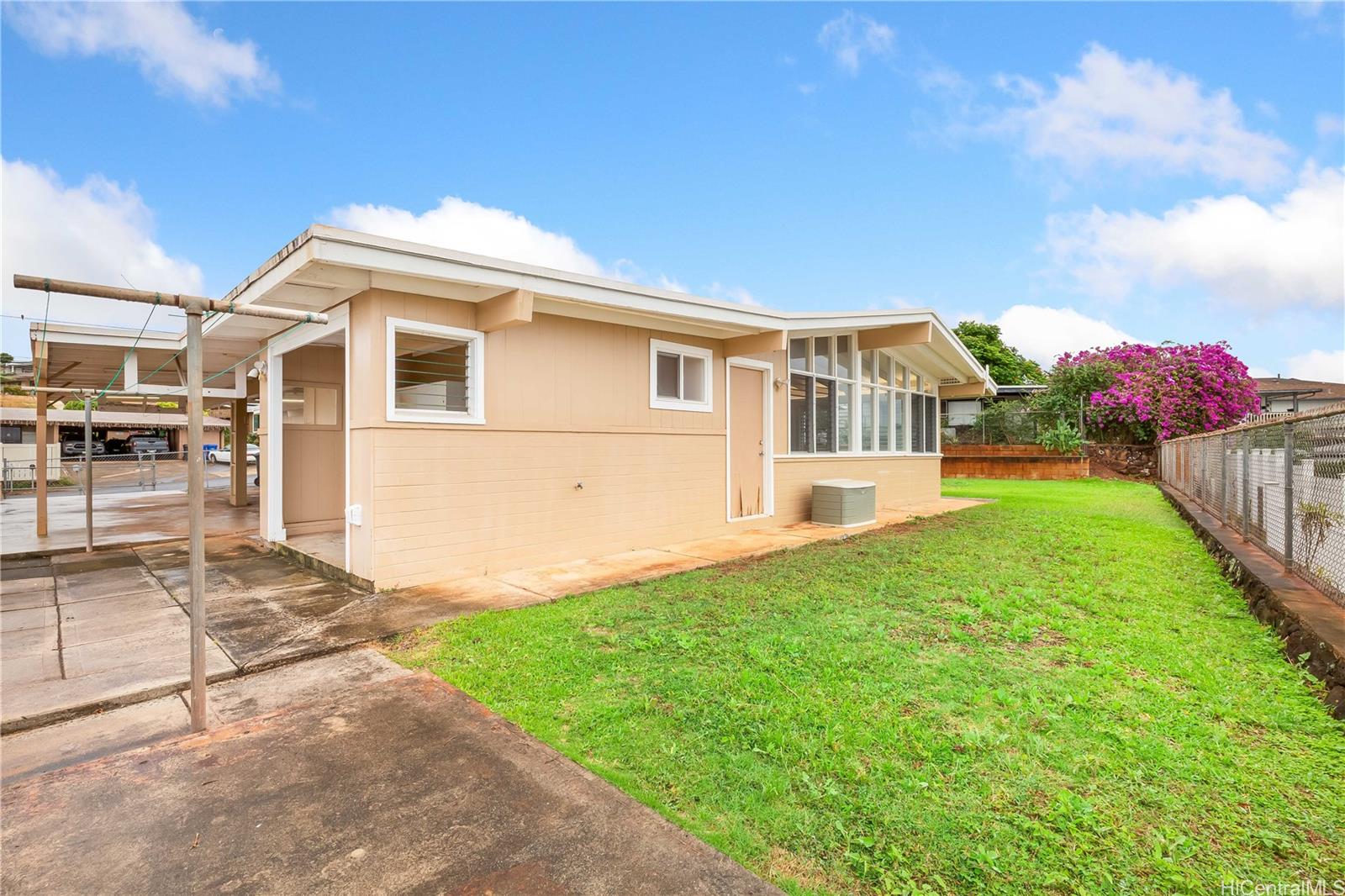 99-513  Iwaiwa St Halawa, PearlCity home - photo 18 of 25