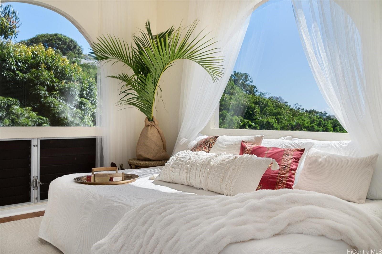 99-631  Hoio Street Aiea Heights, PearlCity home - photo 15 of 25