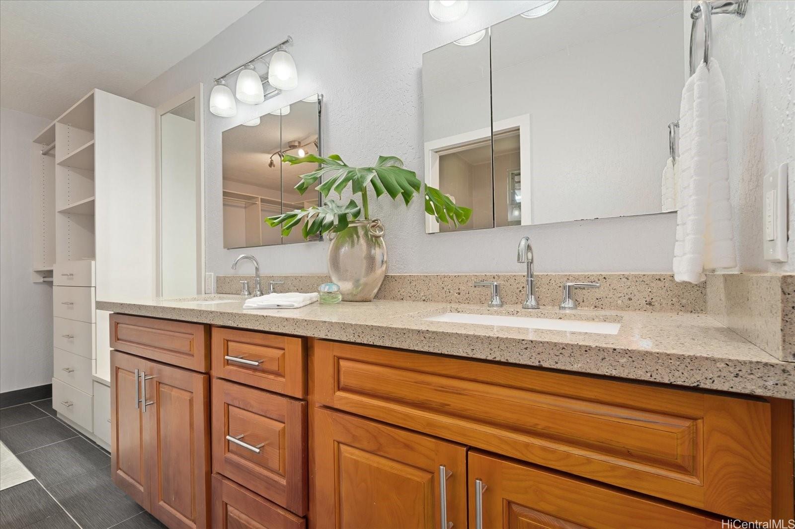 99-631  Hoio Street Aiea Heights, PearlCity home - photo 5 of 25