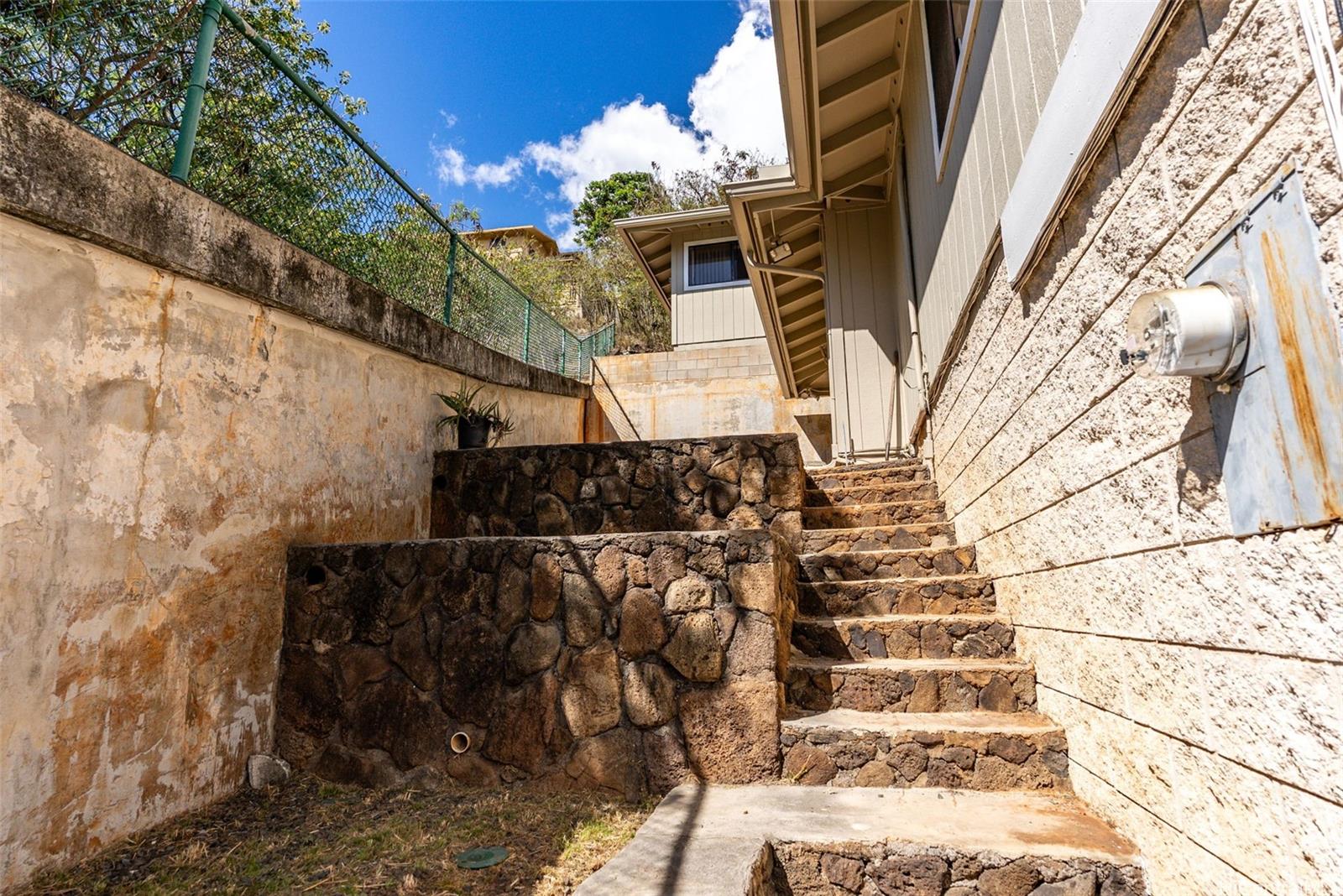 99-760  Holoai Street Aiea Heights, PearlCity home - photo 12 of 13