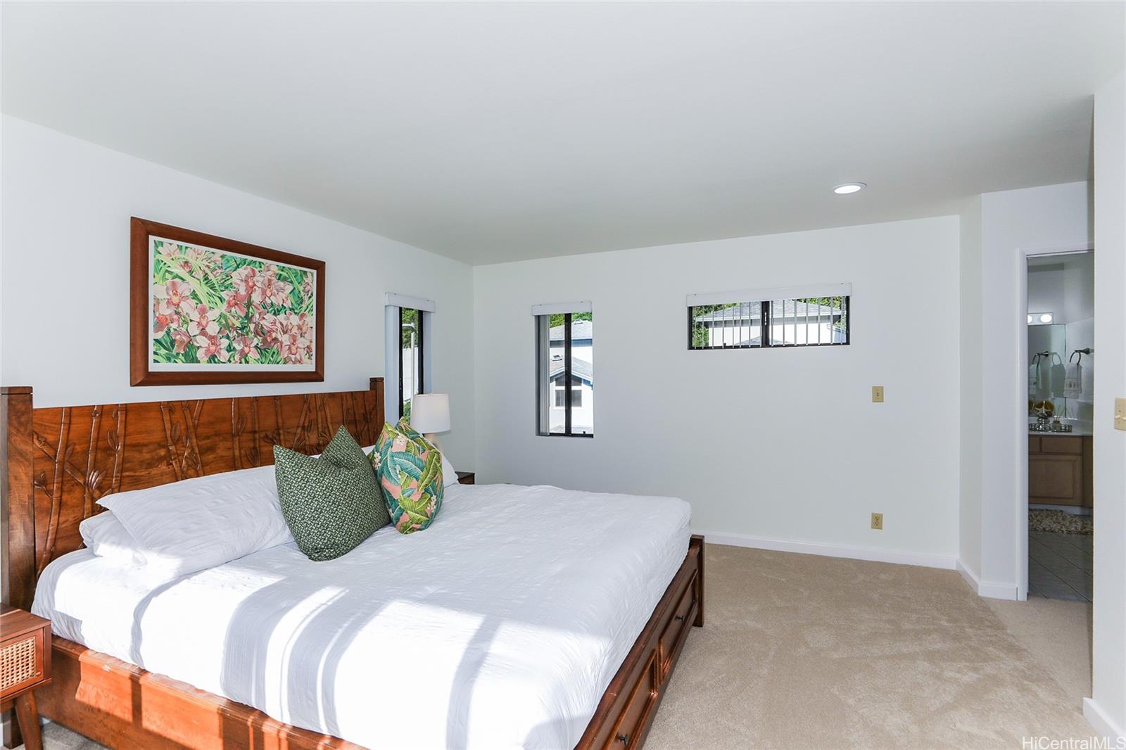 99-827  Holoai Street Aiea Heights, PearlCity home - photo 9 of 23