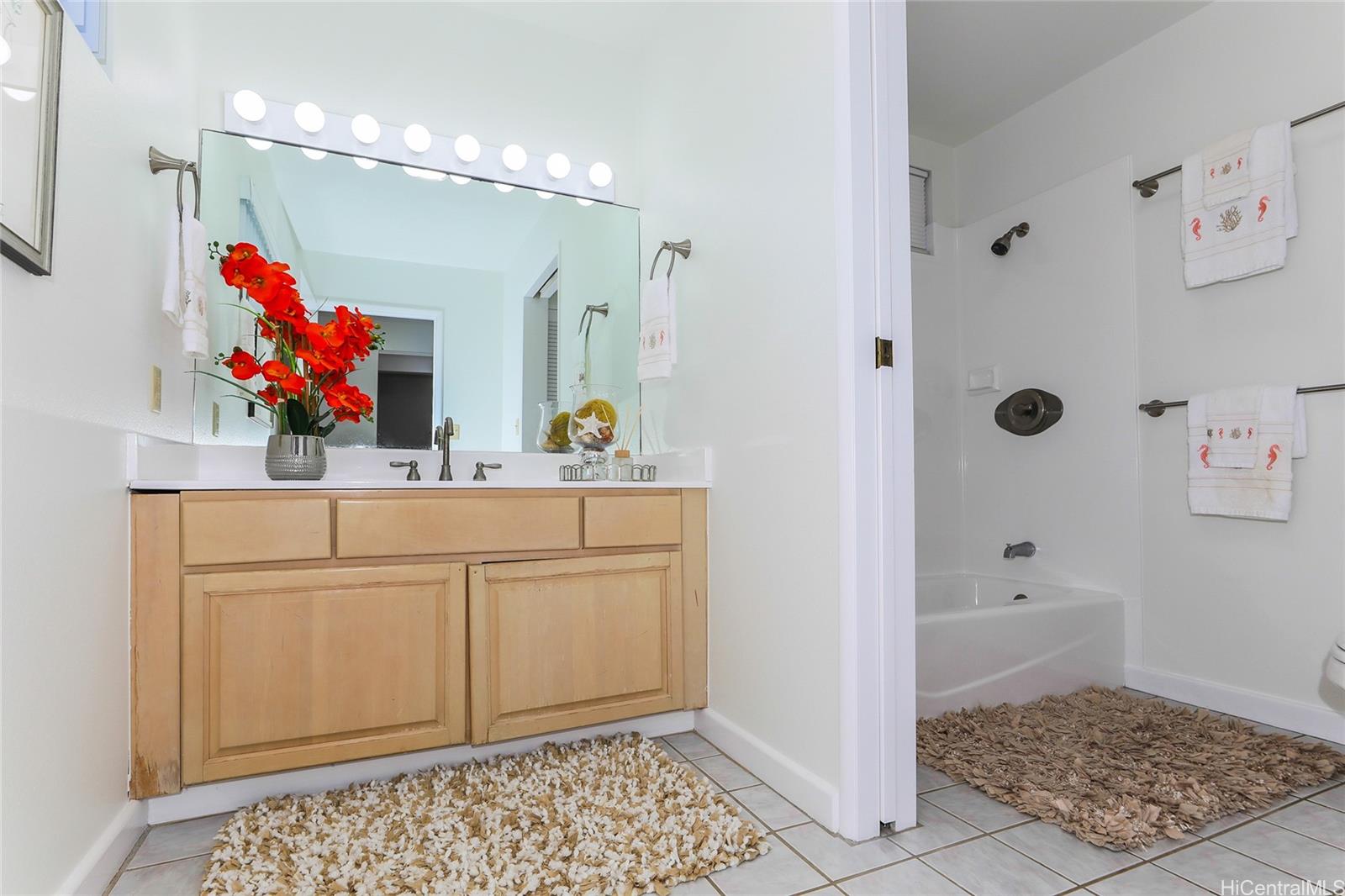 99-827  Holoai Street Aiea Heights, PearlCity home - photo 10 of 23