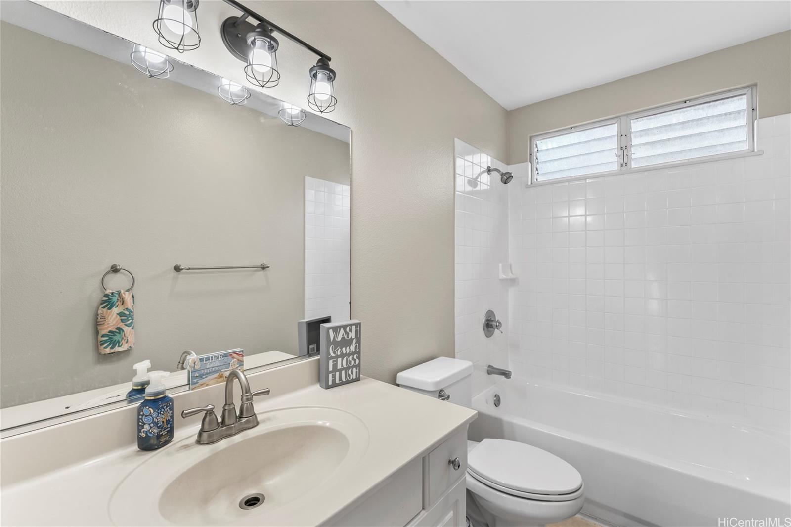 99-863  Meaala Street Aiea Heights, PearlCity home - photo 17 of 25