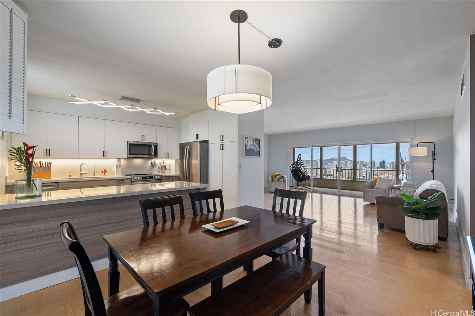 999 Wilder condo # 1603, Honolulu, Hawaii - photo 3 of 25