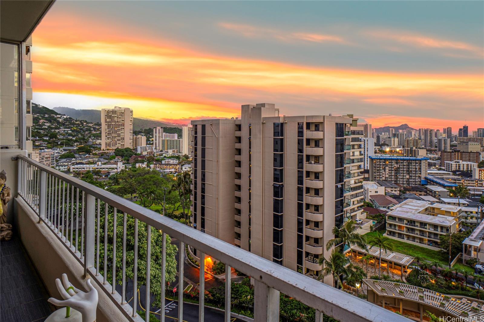 999 Wilder condo # 504, Honolulu, Hawaii - photo 2 of 25