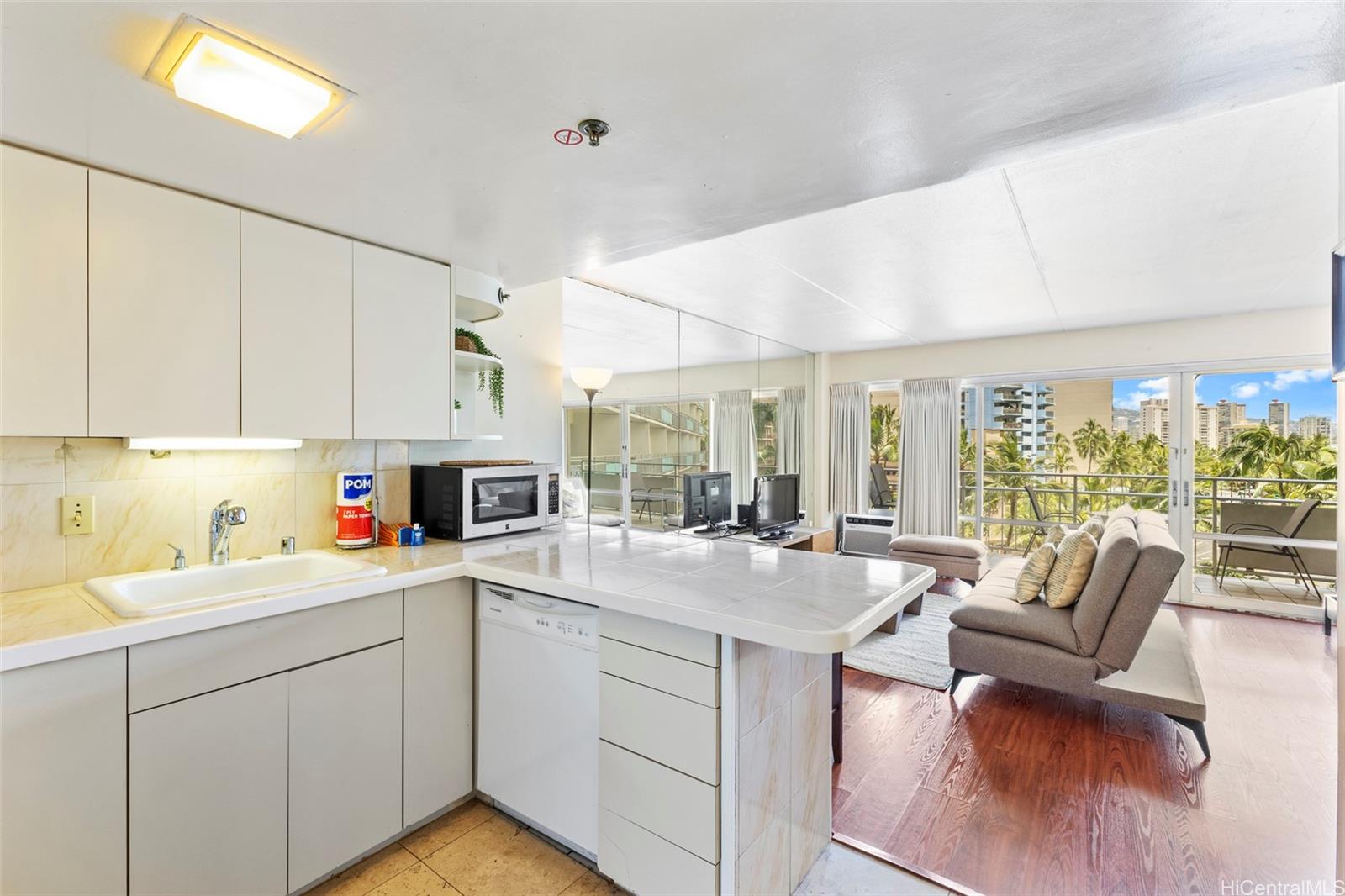 Ilikai Apt Bldg condo MLS 202510149