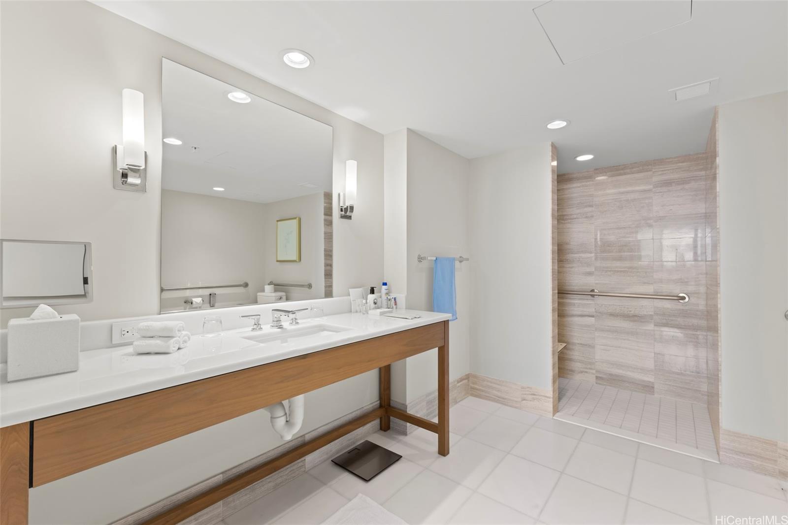 The Ritz-Carlton Residences condo MLS 202511219