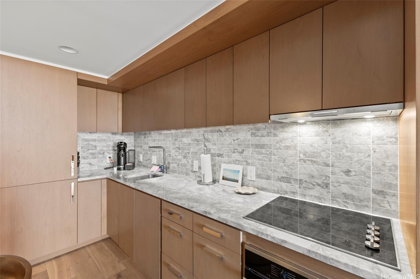 The Ritz-Carlton Residences condo MLS 202511219