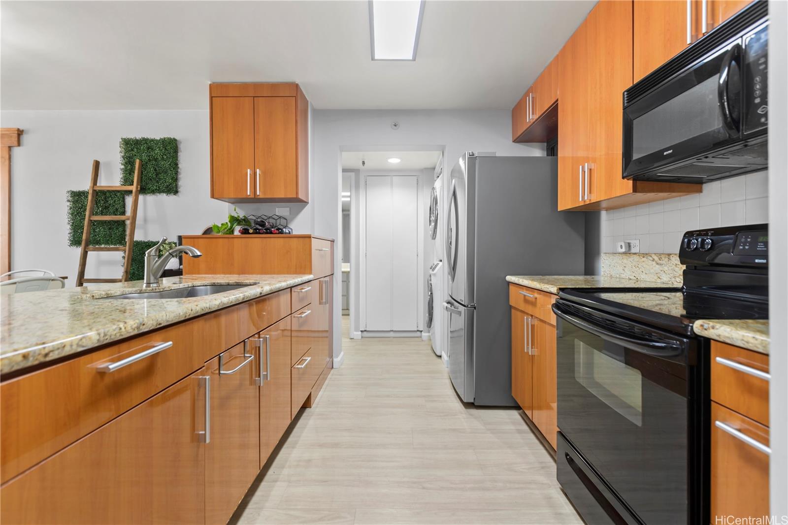 Country Club Plaza condo MLS 202526361