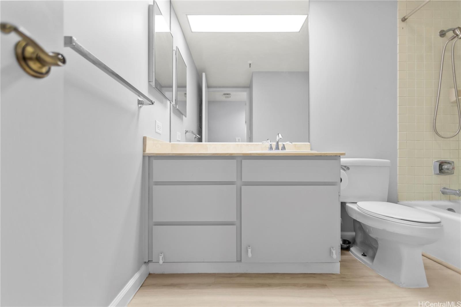 Country Club Plaza condo MLS 202526361