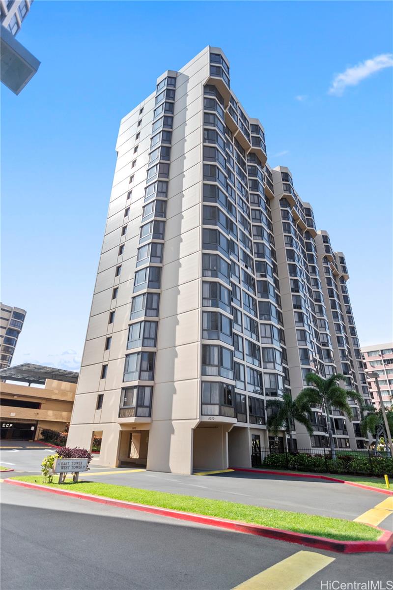 Country Club Plaza condo MLS 202526361