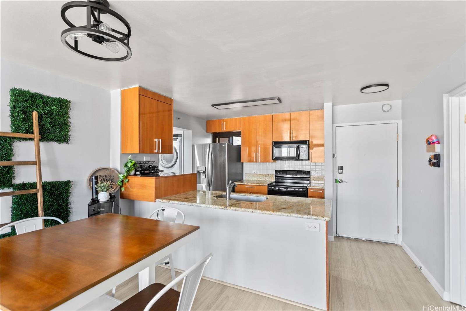 Country Club Plaza condo MLS 202526361