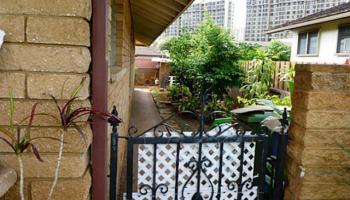 1043 Ala Lehua St Salt Lake, Honolulu home - photo 2 of 11 1043 Ala Lehua St Salt Lake, Honolulu home - photo 2 of 11