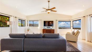 1048 Kalikimaka Street Alewa Heights, Honolulu home - photo 2 of 25 1048 Kalikimaka Street Alewa Heights, Honolulu home - photo 2 of 25