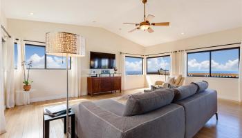 1048 Kalikimaka Street Alewa Heights, Honolulu home - photo 4 of 25 1048 Kalikimaka Street Alewa Heights, Honolulu home - photo 4 of 25