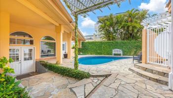 1062  Hoa Street Napali Haweo, Hawaii Kai home - photo 4 of 25