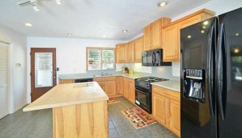 1063 Kamahele St Enchanted Lake, Kailua home - photo 4 of 15 1063 Kamahele St Enchanted Lake, Kailua home - photo 4 of 15