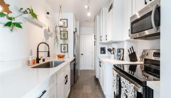 Crown Thurston condo # 402, Honolulu, Hawaii - photo 4 of 16