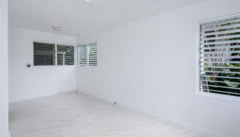 1115 Hassinger St Honolulu - Rental - photo 4 of 11