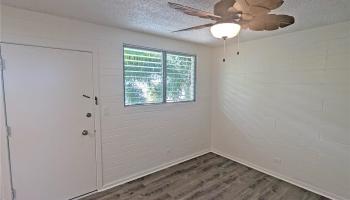 1120 Hassinger St Honolulu - Rental - photo 3 of 11