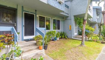 1144 Kumukumu Street townhouse # B, Honolulu, Hawaii - photo 2 of 25